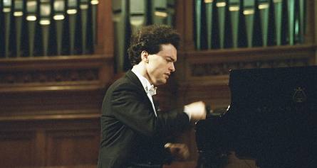The world-famous pianist Yevgeny Kissin said during a meeting with Armenian President Serzh Sargsyan on Thursday that he will visit Armenia while he is alive.